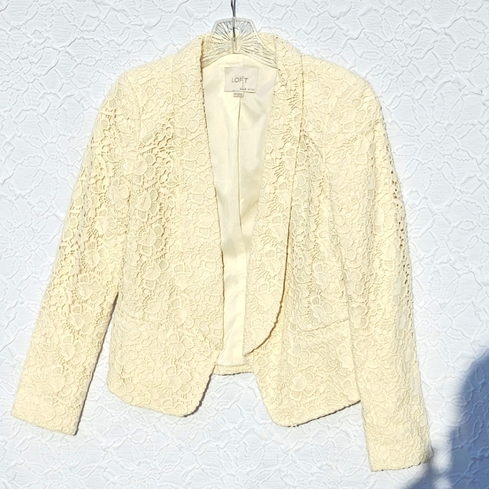 LOFT cream blazer size 00P